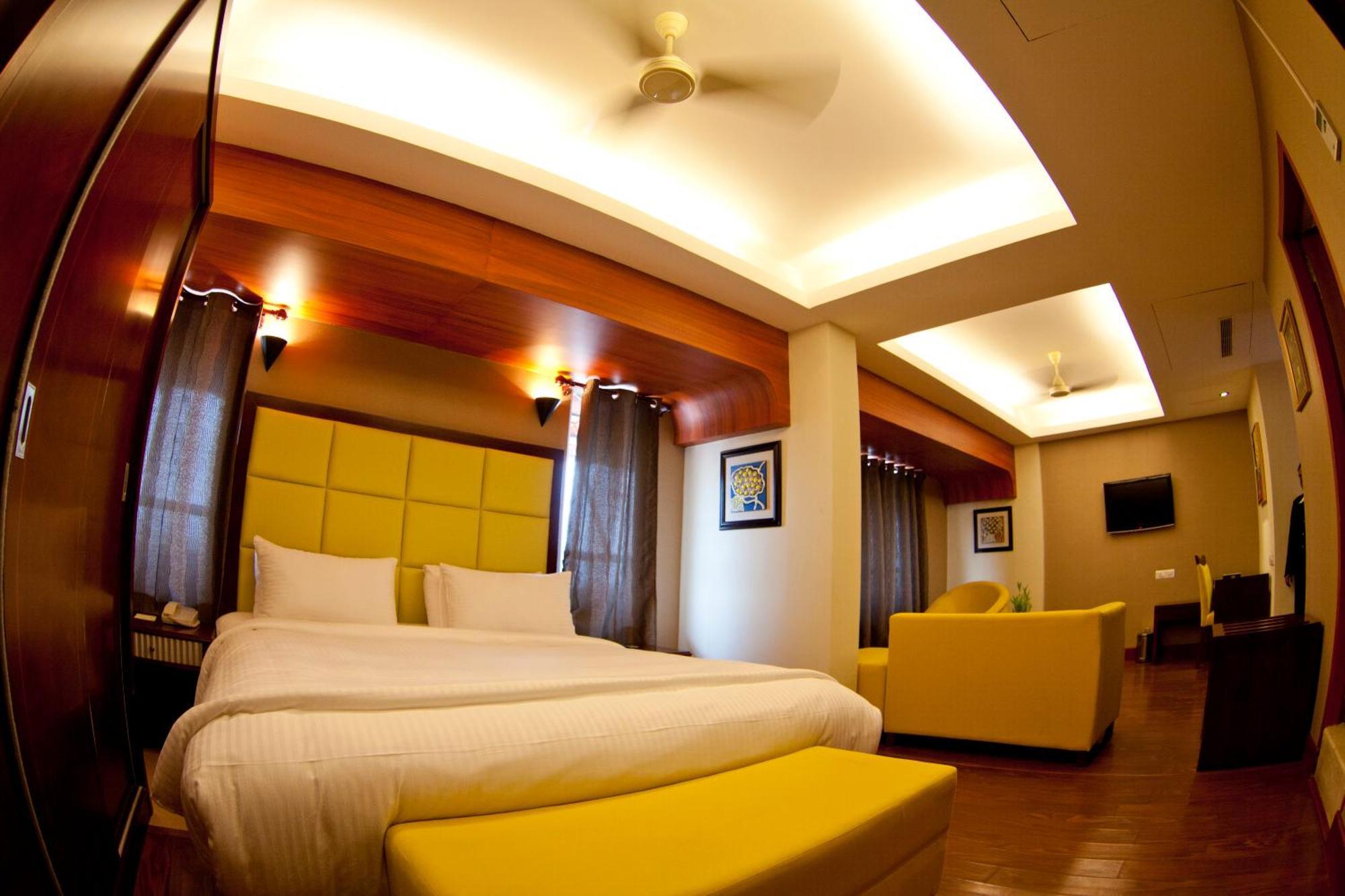 Paramount Tower Kozhikode Bagian luar foto