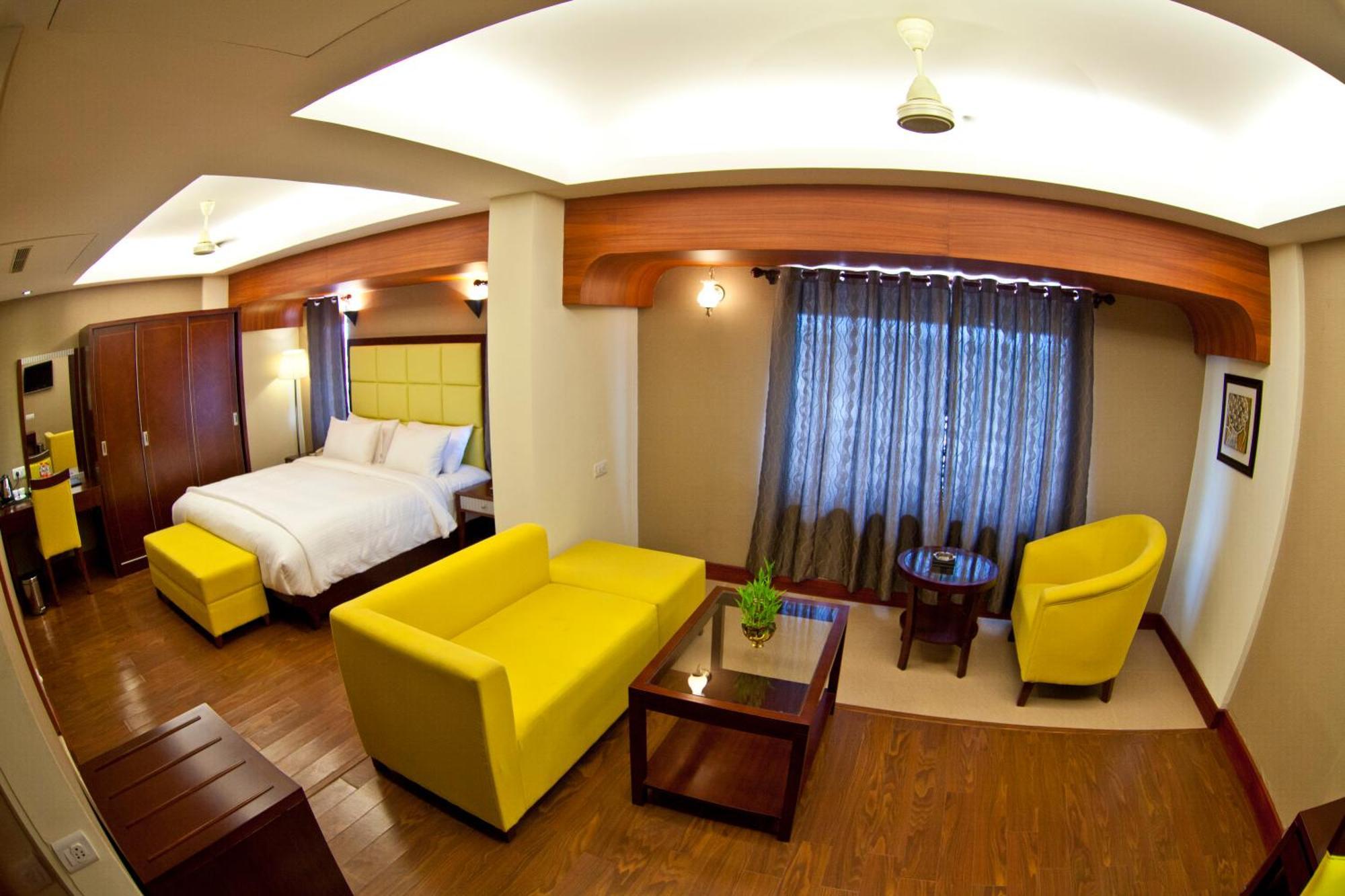 Paramount Tower Kozhikode Bagian luar foto