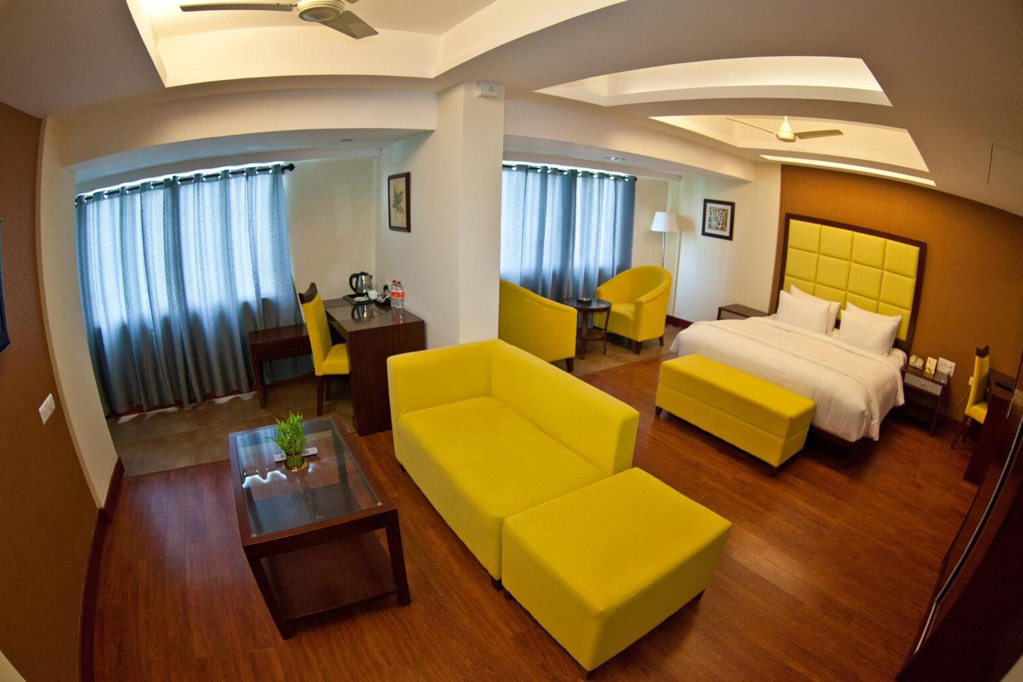 Paramount Tower Kozhikode Bagian luar foto
