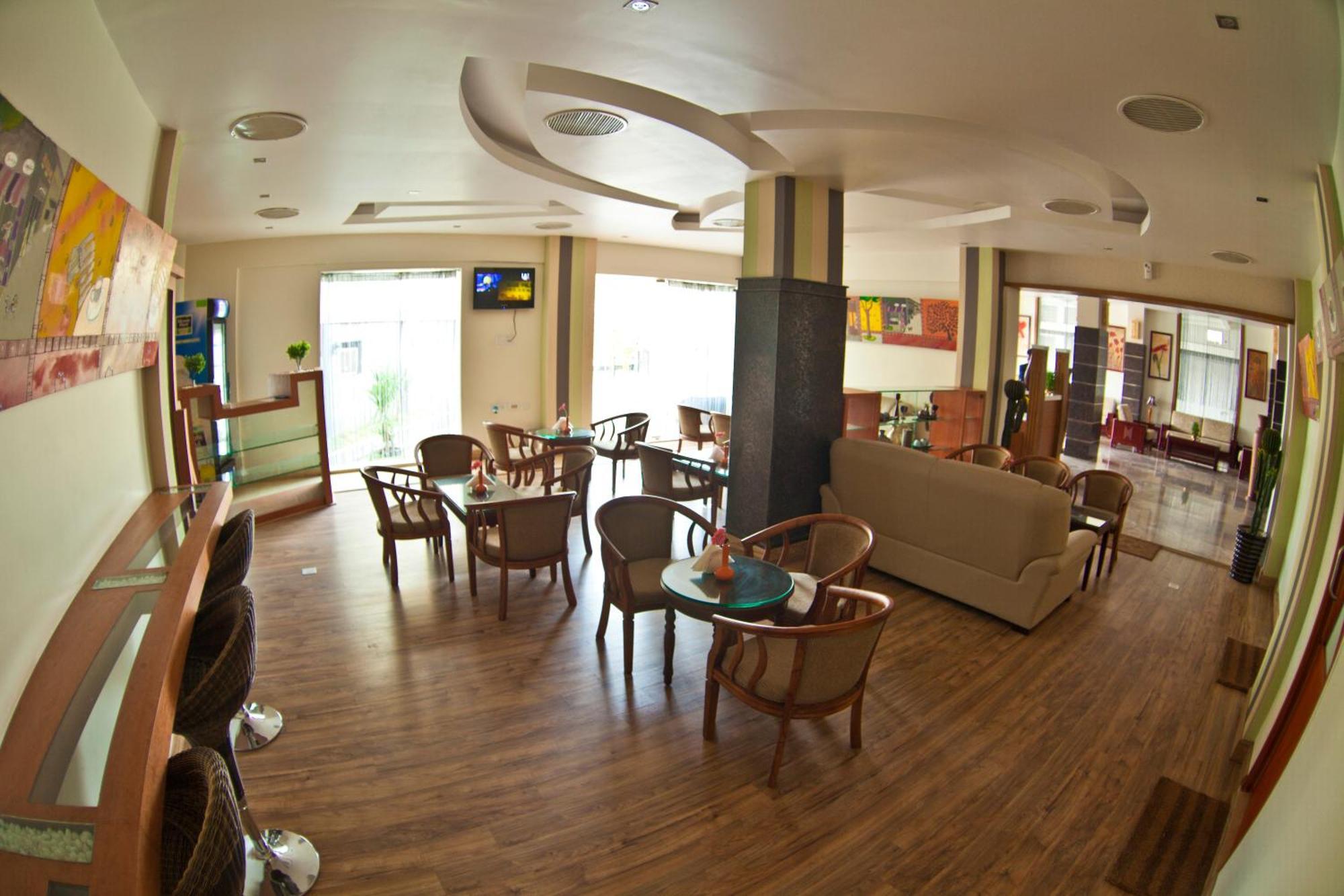 Paramount Tower Kozhikode Bagian luar foto