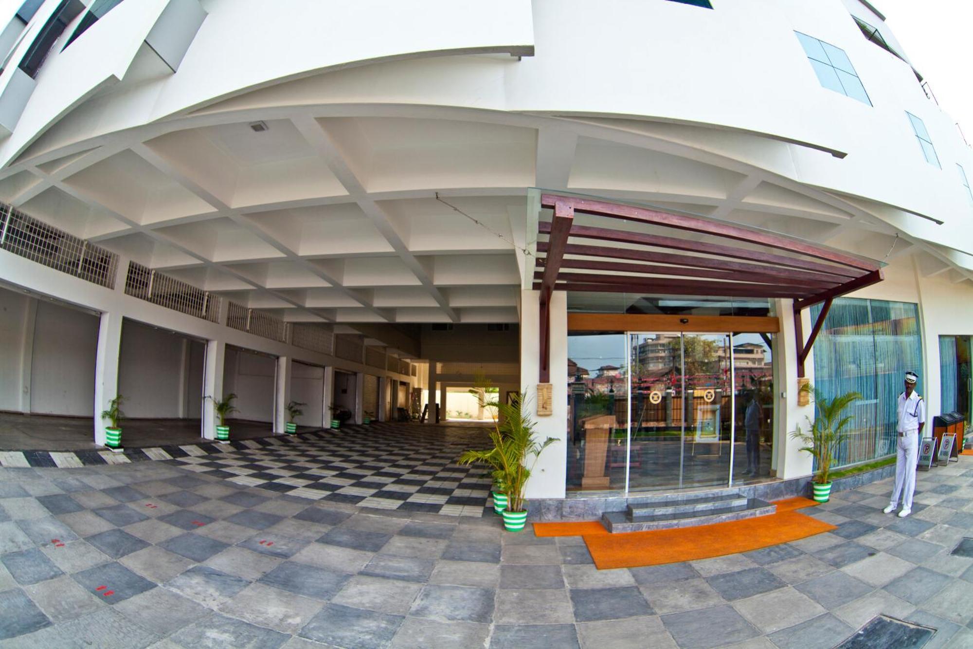 Paramount Tower Kozhikode Bagian luar foto
