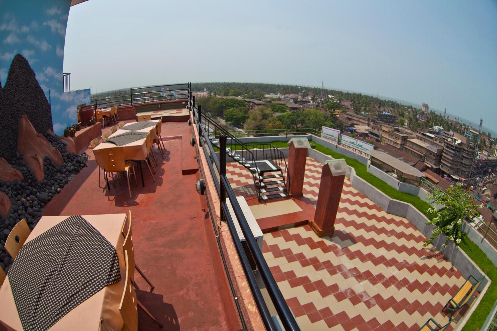 Paramount Tower Kozhikode Bagian luar foto