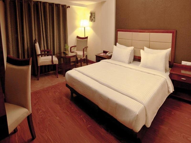 Paramount Tower Kozhikode Bagian luar foto