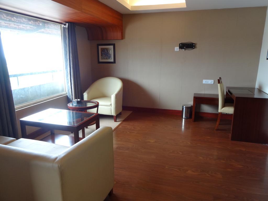 Paramount Tower Kozhikode Bagian luar foto